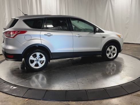 Used 2015 Ford Escape SE image 2