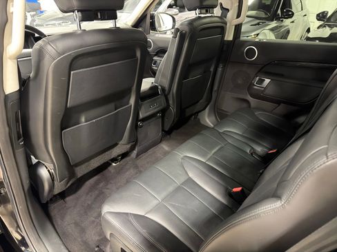 Used 2018 Land Rover Discovery SE image 24