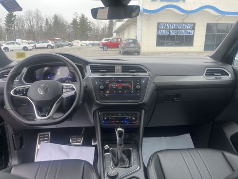 Used 2024 Volkswagen Tiguan SE R-Line image 17