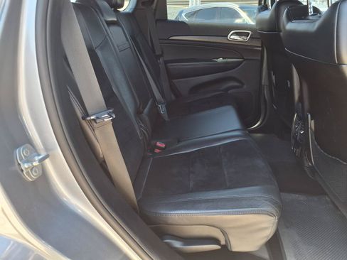Used 2018 Jeep Grand Cherokee Altitude RWD image 14