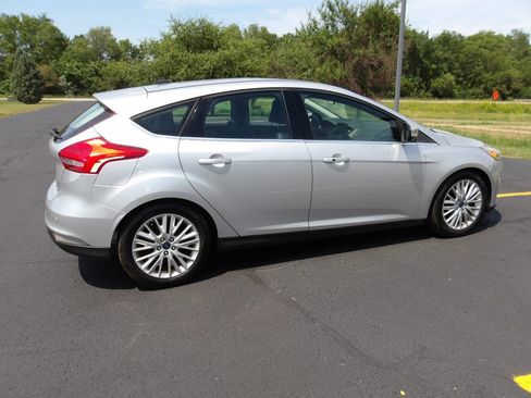 Used 2015 Ford Focus Titanium FWD image 11
