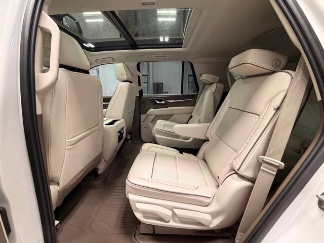 Used 2021 GMC Yukon Denali w/ Denali Premium Package AWD/4WD image 24