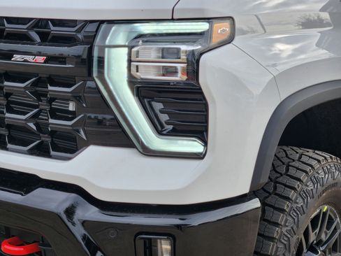 New 2026 Chevrolet Silverado 2500 ZR2 image 17