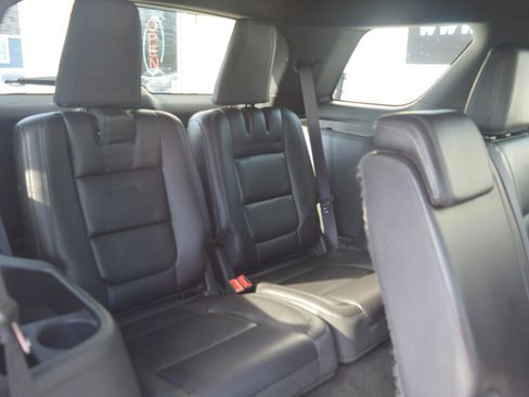 Used 2013 Ford Explorer XLT image 23