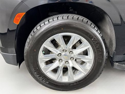 Used 2024 Chevrolet Suburban Premier RWD image 51