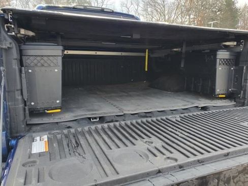 Used 2020 Nissan Titan SL w/ Moonroof Package image 16