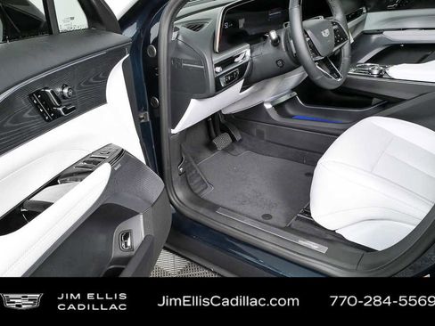 New 2026 Cadillac Lyriq Premium Luxury image 8