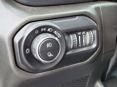 Used 2022 Jeep Gladiator Overland image 8