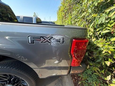 Used 2022 Ford F250 XLT w/ Black Appearance Package AWD/4WD image 10