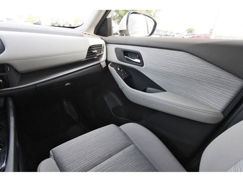 Used 2023 Nissan Rogue SV image 10