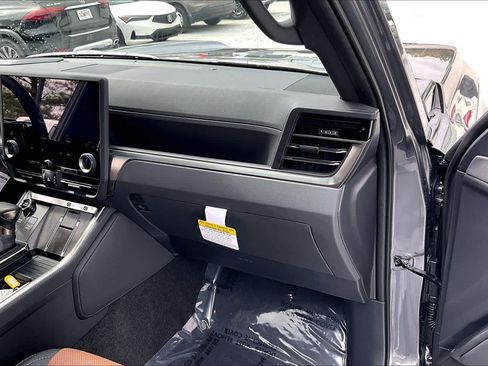 Used 2026 Lexus GX 550 w/ Cold Area Package image 18