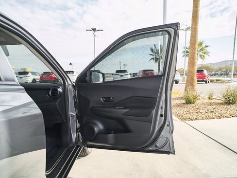 Used 2021 Nissan Kicks S image 9