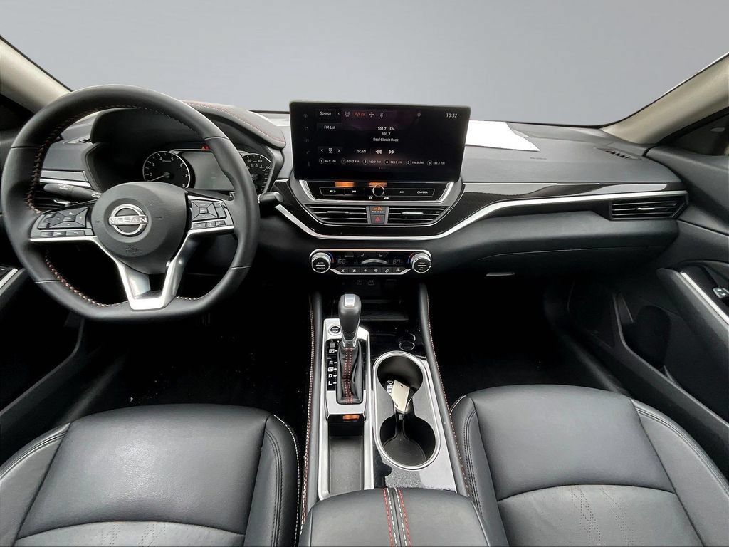 Used 2025 Nissan Altima 2.5 SR w/ SR Premium Package FWD image 9