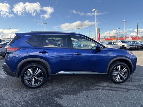 Used 2023 Nissan Rogue SL w/ SL Premium Package image 11