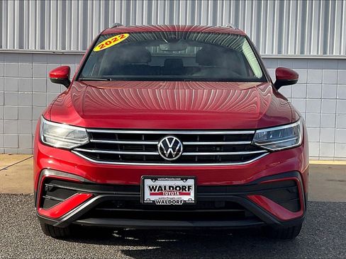 Used 2022 Volkswagen Tiguan SE w/ Panoramic Sunroof Package image 3