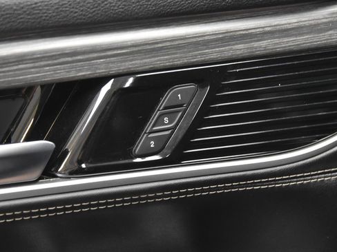 Used 2023 Jeep Wagoneer L Series III RWD image 18