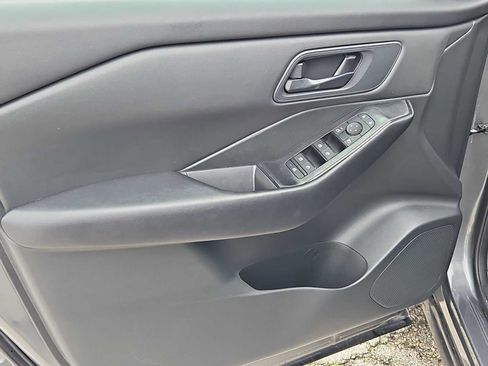 Used 2024 Nissan Rogue S FWD image 21