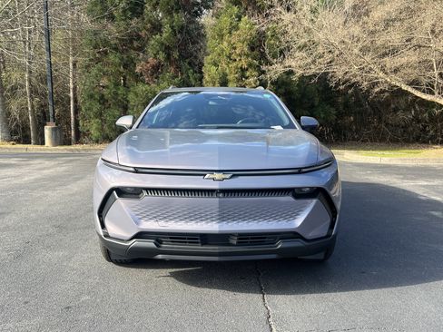 New 2026 Chevrolet Equinox EV LT AWD/4WD image 3