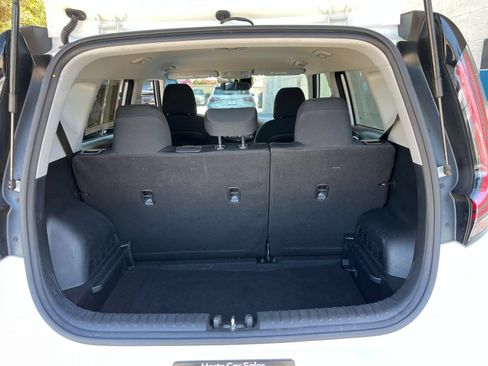 Used 2025 Kia Soul LX w/ LX Technology Package FWD image 29