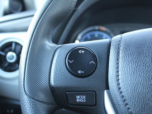 Used 2018 Toyota Corolla LE FWD image 25