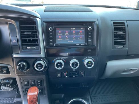 Used 2018 Toyota Sequoia Platinum image 25