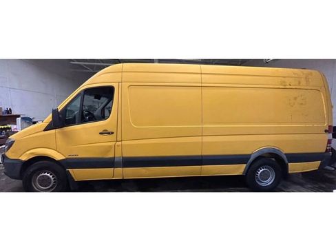 Used 2014 Freightliner Sprinter 2500 image 2