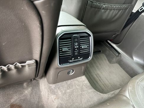 Used 2018 Porsche Macan Sport Edition AWD/4WD image 31