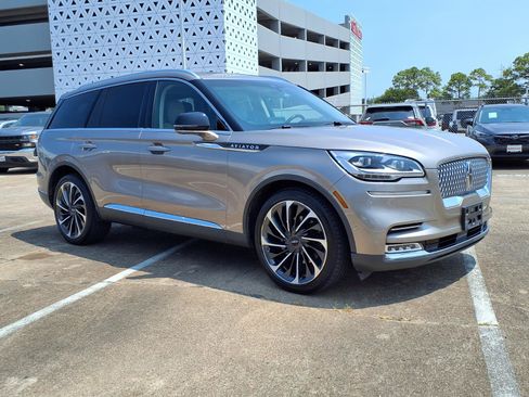 Used 2020 Lincoln Aviator Reserve w/ Equipment Group 202A AWD/4WD image 2