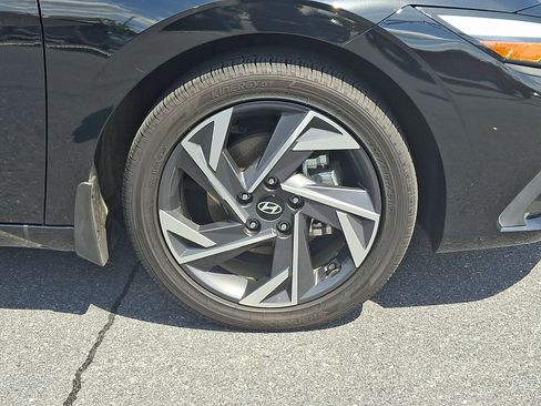 Used 2025 Hyundai Elantra SEL FWD image 8
