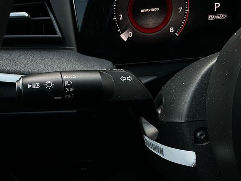 Used 2025 Nissan Kicks SV image 32