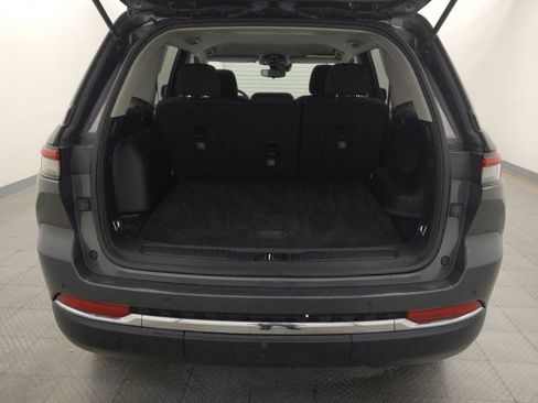 Used 2024 Jeep Grand Cherokee Laredo RWD image 29