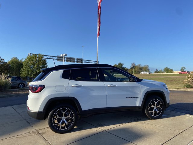 Used 2024 Jeep Compass Limited AWD/4WD image 12