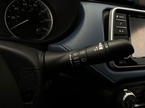 Used 2025 Nissan Versa SV image 32