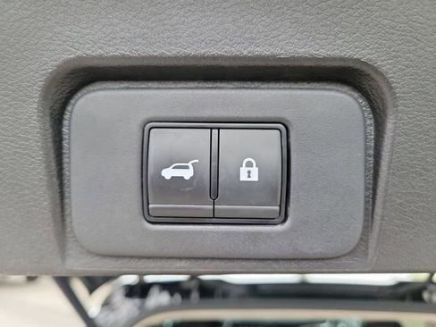 Used 2024 Nissan Rogue SV image 9