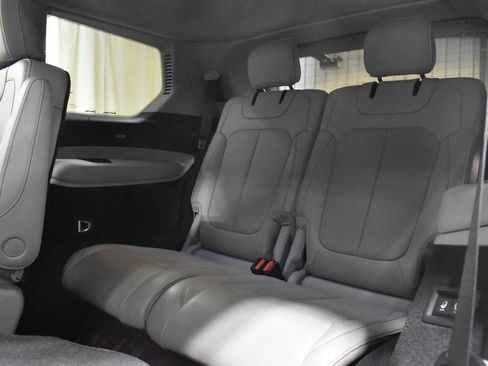 Used 2023 Jeep Grand Cherokee L Overland w/ Advanced Protech Group III AWD/4WD image 10