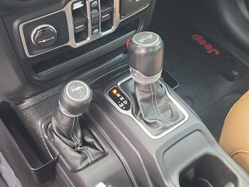 Used 2021 Jeep Wrangler Unlimited Sahara AWD/4WD image 16