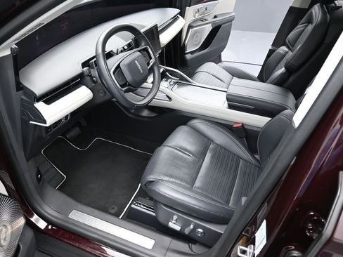 Used 2025 Lincoln Nautilus Reserve AWD/4WD image 11