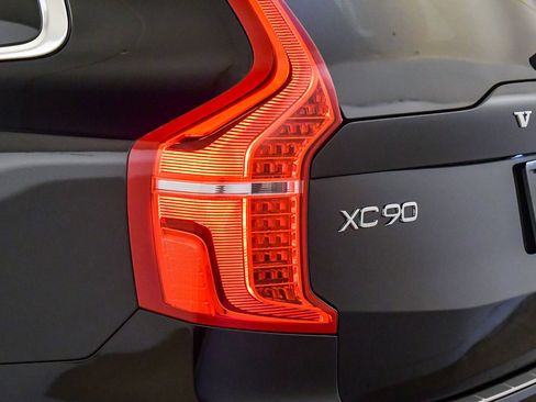 Certified 2024 Volvo XC90 B6 Plus image 12