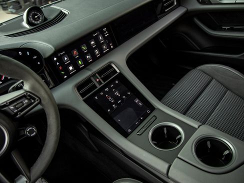 Certified 2025 Porsche Taycan 4S image 29