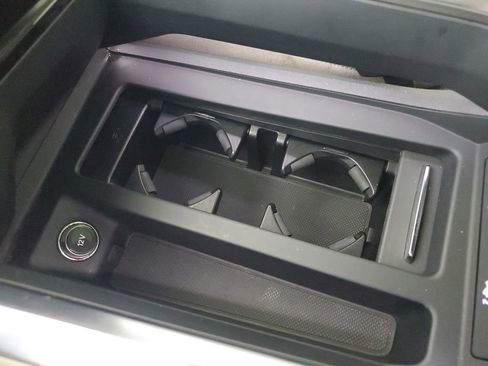 Used 2022 Audi e-tron Premium Plus w/ Premium Plus Package image 31