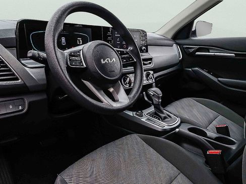 Certified 2024 Kia Seltos LX image 8