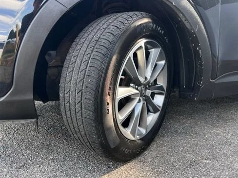 Used 2017 Hyundai Santa Fe SE AWD/4WD image 30