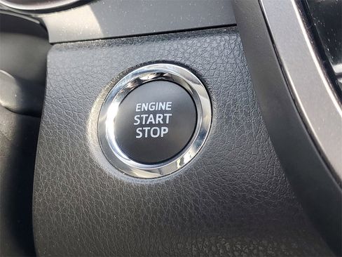 Used 2024 Toyota Camry SE image 30