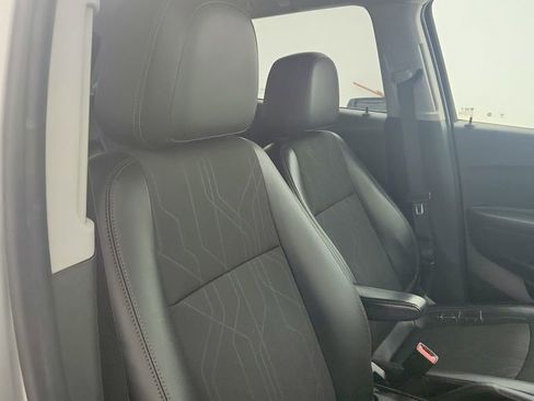 Used 2019 Chevrolet Trax LT w/ LT Convenience Package FWD image 24