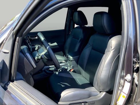 Used 2022 Toyota Tacoma TRD Off-Road w/ TRD Premium Off Road Package image 7