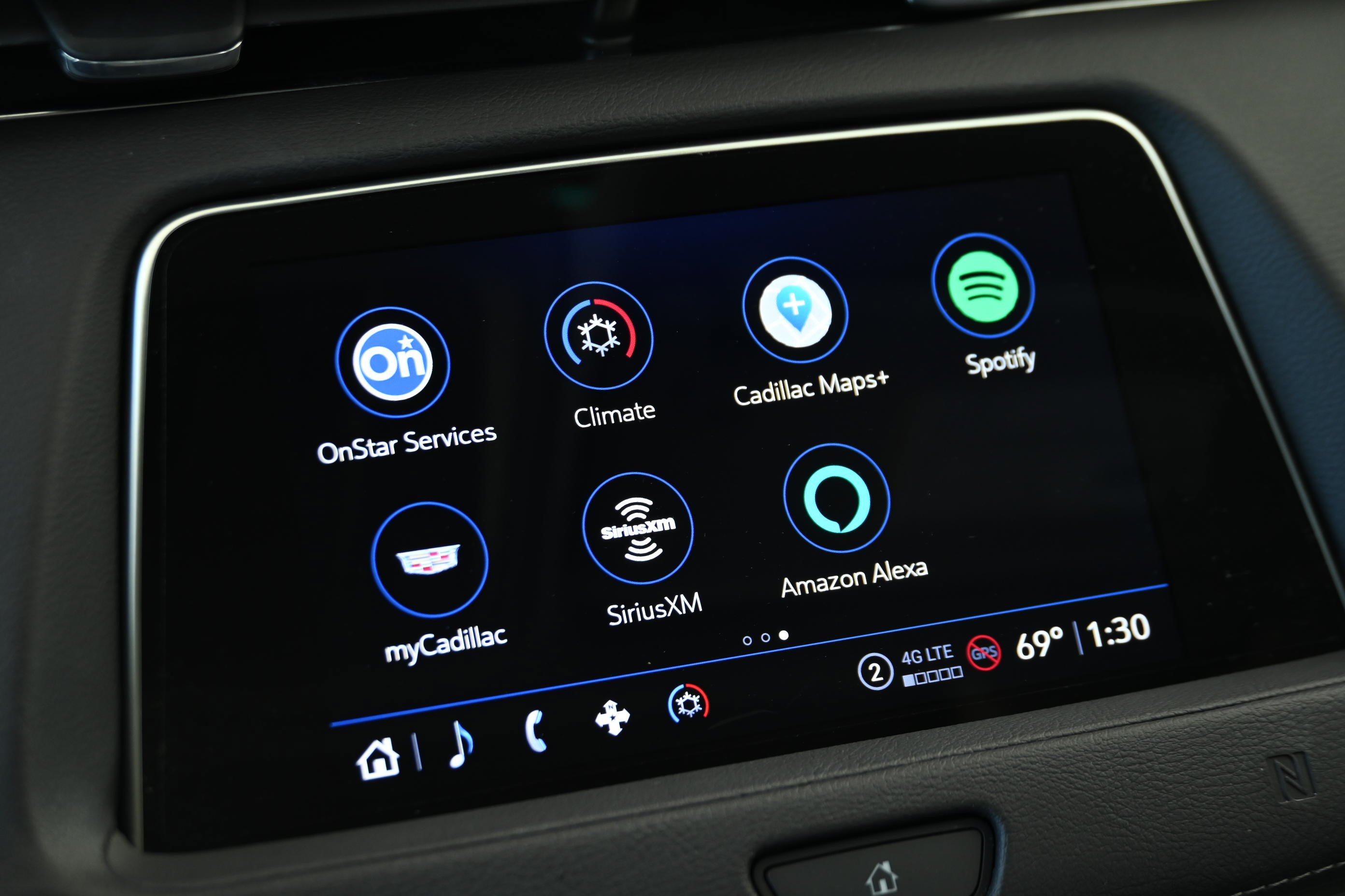 Used 2021 Cadillac XT4 Luxury w/ Cold Weather Package FWD image 32