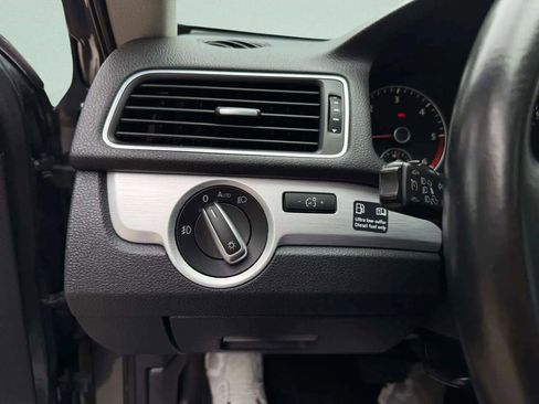 Used 2012 Volkswagen Passat TDI SE image 29