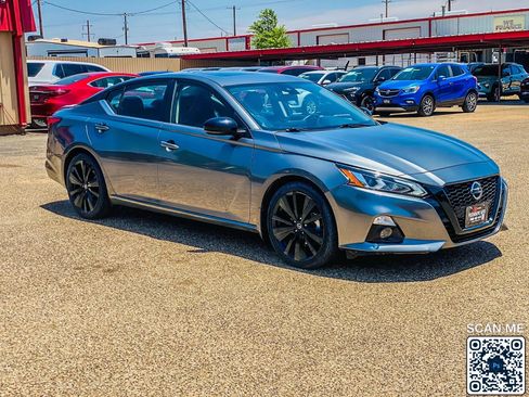 Used 2022 Nissan Altima 2.5 SR w/ Midnight Edition Package FWD image 10