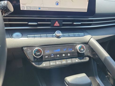 Used 2021 Hyundai Elantra Limited FWD image 23