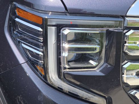 Used 2023 GMC Sierra 1500 Denali AWD/4WD image 5